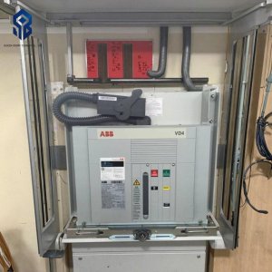 Vacuum Circuit Breaker (VCB)