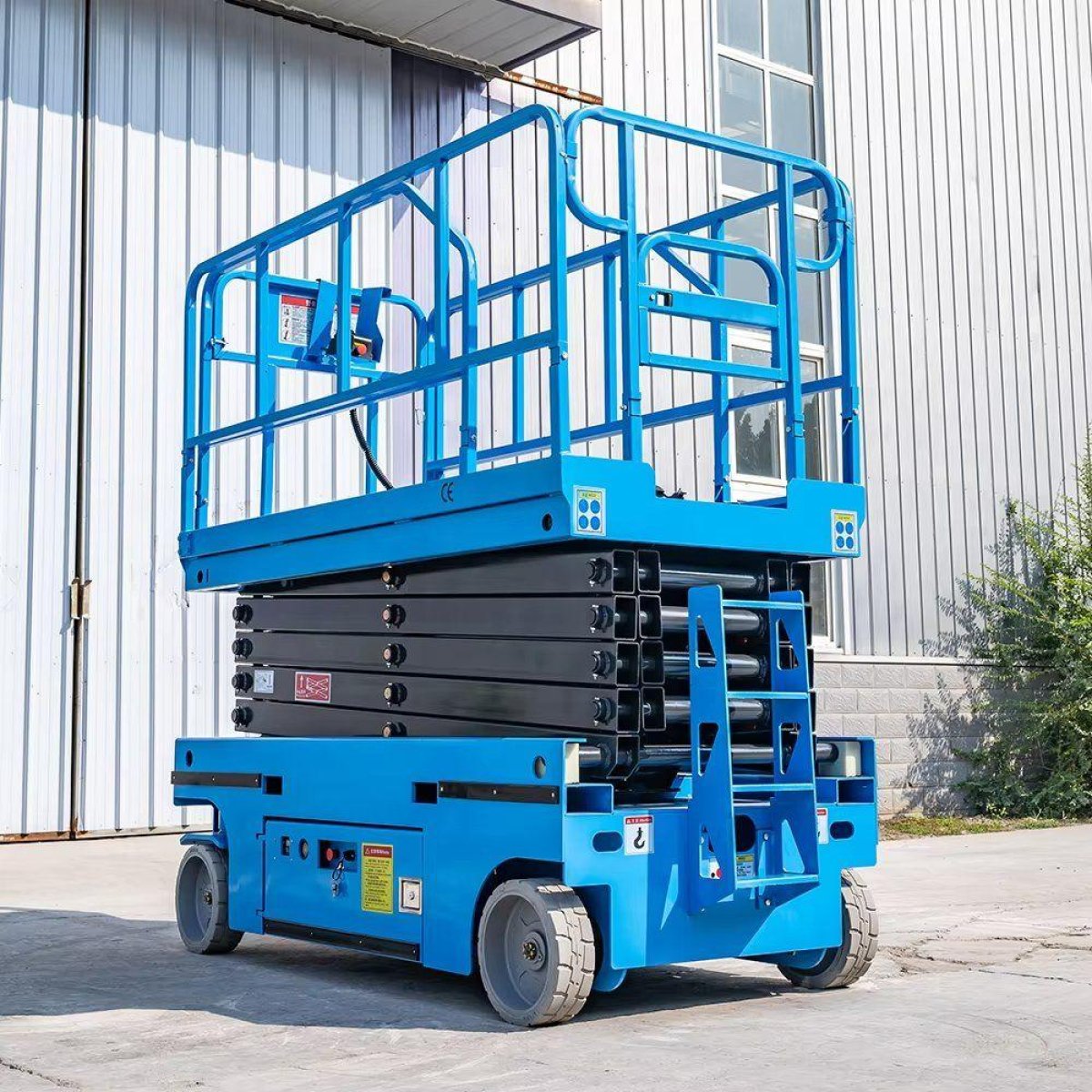 Self-Propelled Scissor Lift
