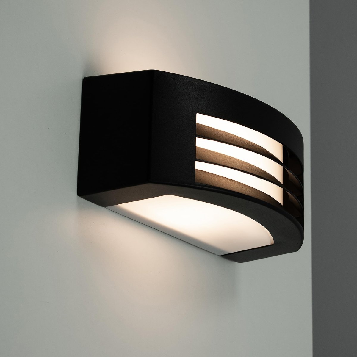 Outdoor Wall Light
